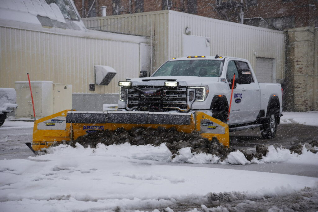 arctic razor back snow plow pushing snow2