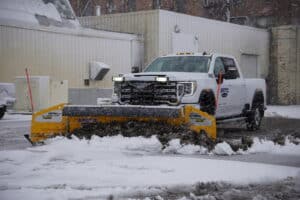 arctic razor back snow plow pushing snow2