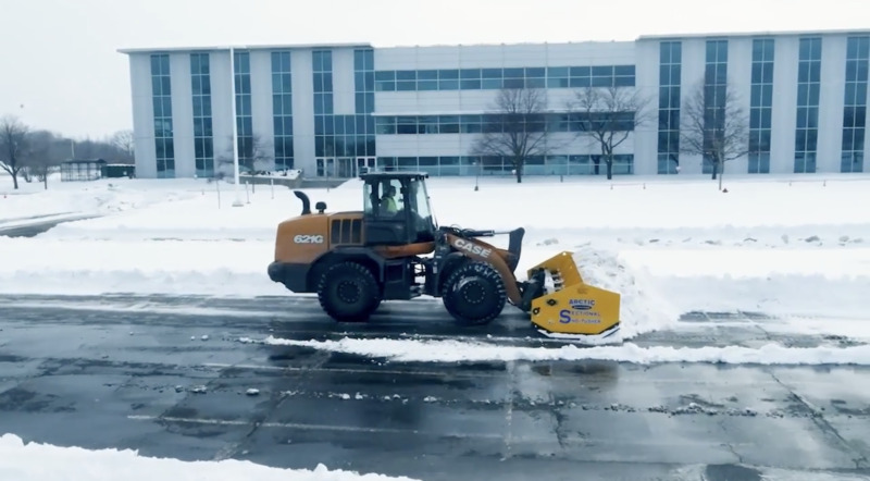 wheel loader with arctic sectional pushing snow