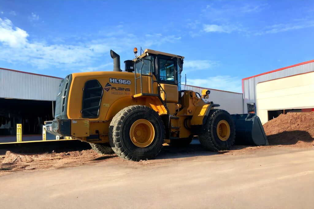 hl960-wheel-loader-heavy-equipment-on-jobsite