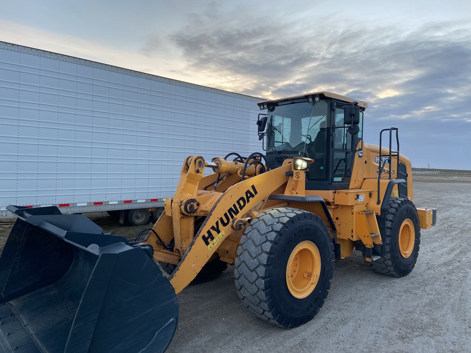 hyundai hl960 wheel loader