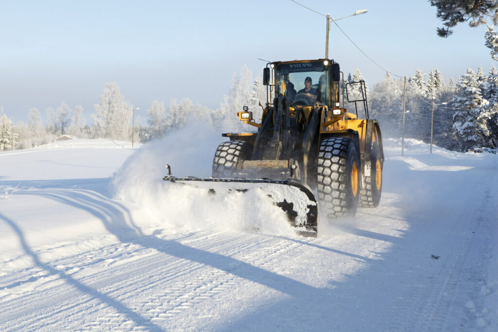 Wheel-Loader-snow-plow-attachment-pushing-snow=-western-canada-rentals