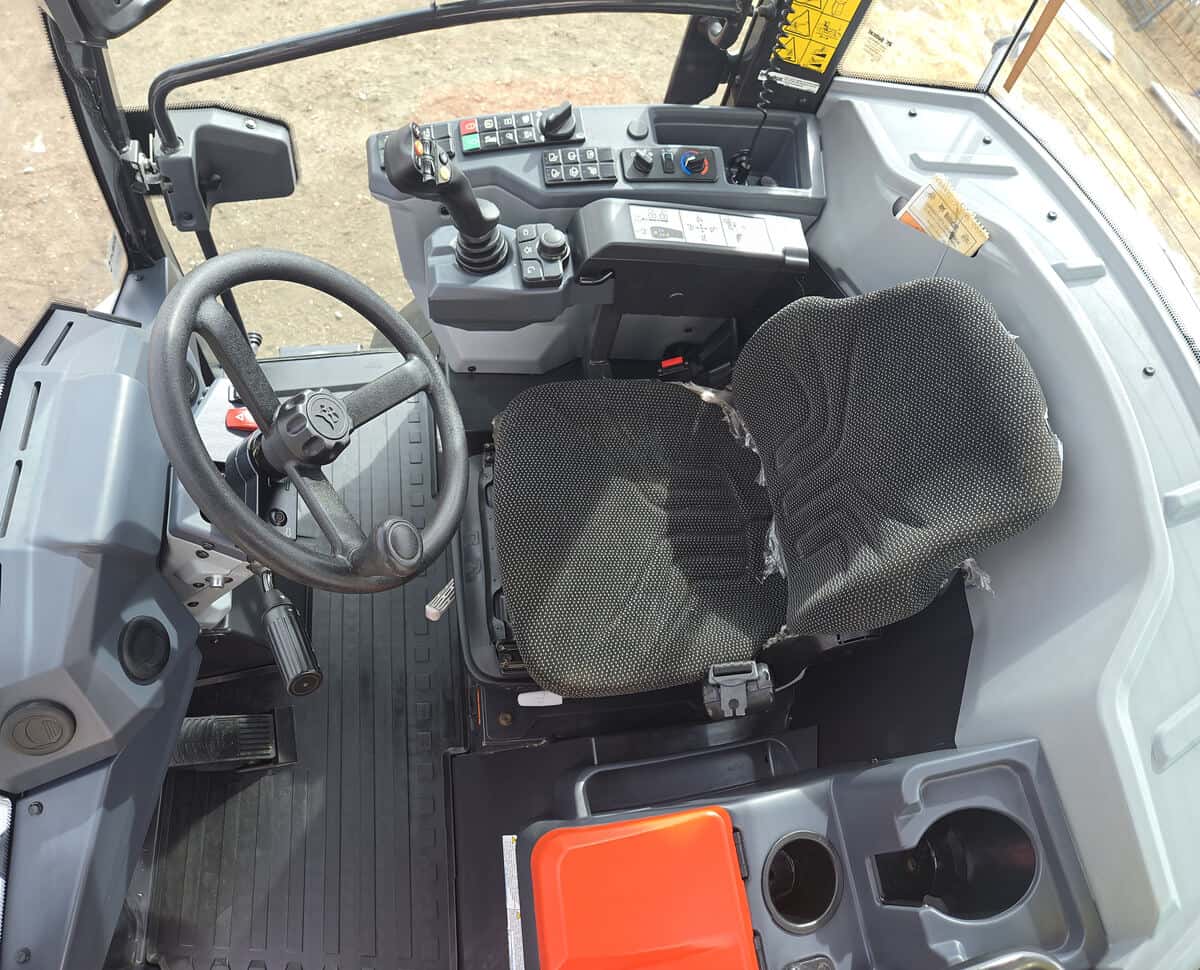 bobcat-l85-interior-cab-controls-western-canada-plains-equipment-rentals