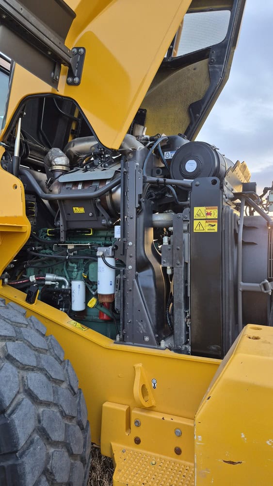 volvo-l70h-engine-bay-right-side-open-heavy-equipment-for-sale