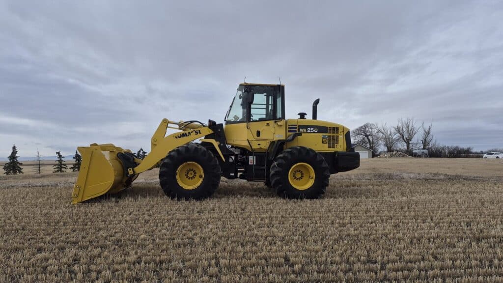 2010 Komatsu WA250-6 with front bucket at low angle showing bucket capacity