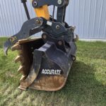 Hyundai 80CR-9A hydraulic thumb grabber and dig bucket