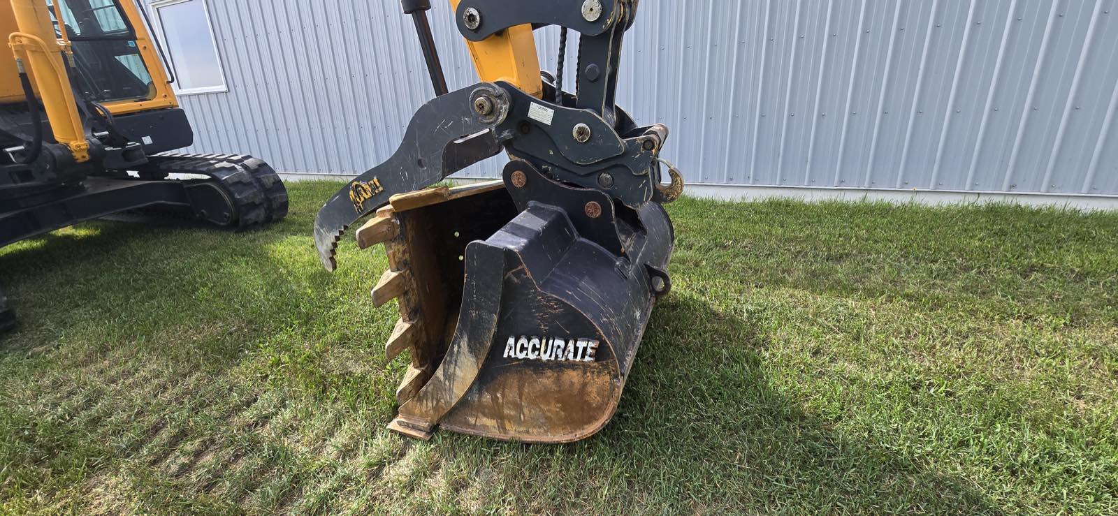 Hyundai 80CR-9A hydraulic thumb grabber and dig bucket